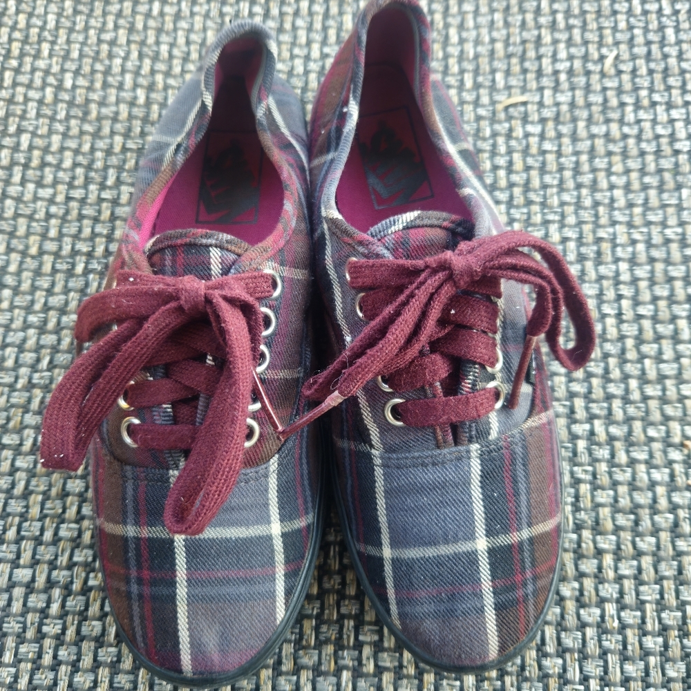 Vans Low top lace up plaid sneakers burgundy & gray plaid women's size 6.5 shoes